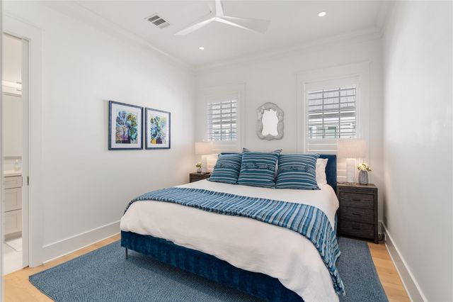 2409 E Seaside Drive, Galveston, TX 77550