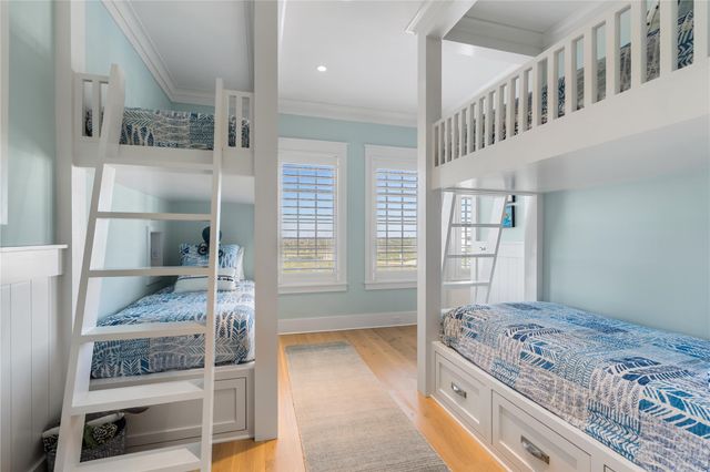 2409 E Seaside Drive, Galveston, TX 77550