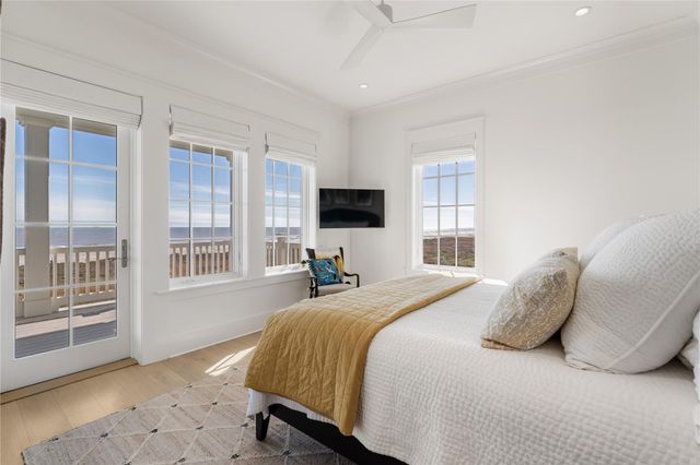 2409 E Seaside Drive, Galveston, TX 77550