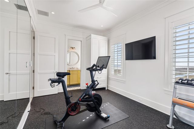 2409 E Seaside Drive, Galveston, TX 77550