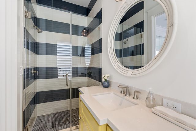 2409 E Seaside Drive, Galveston, TX 77550