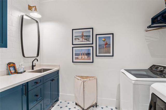 2409 E Seaside Drive, Galveston, TX 77550