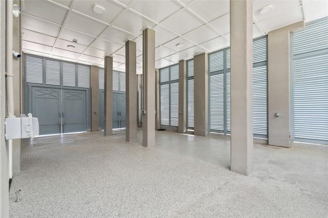 2409 E Seaside Drive, Galveston, TX 77550