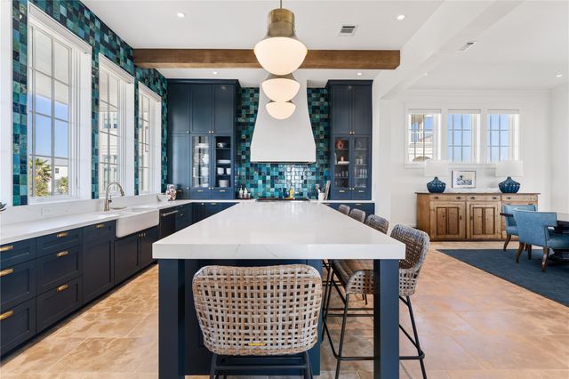 2409 E Seaside Drive, Galveston, TX 77550