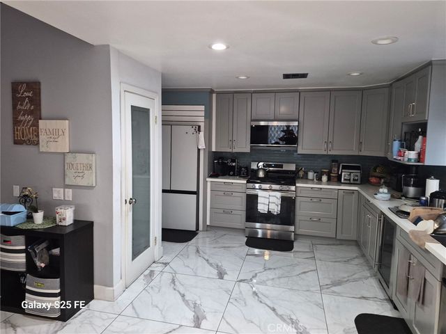 9143 Tamarind, Fontana, CA 92335