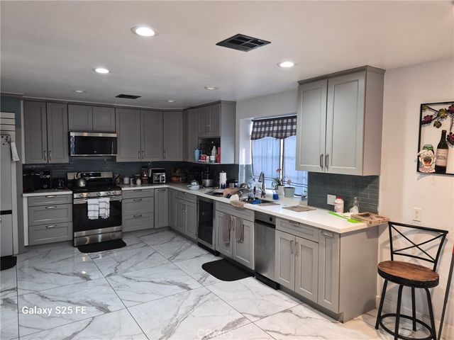 9143 Tamarind, Fontana, CA 92335