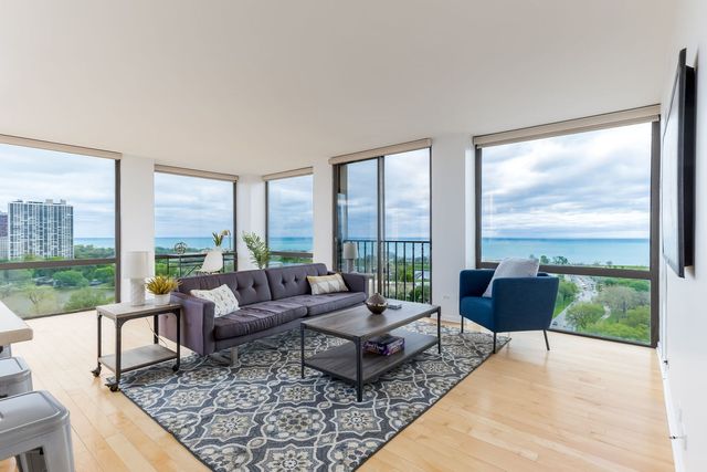 345 W Fullerton Parkway 2001, Chicago, IL 60614