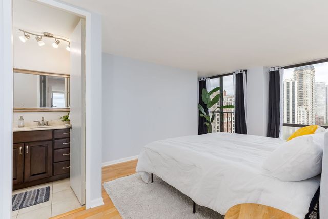 345 W Fullerton Parkway 2001, Chicago, IL 60614