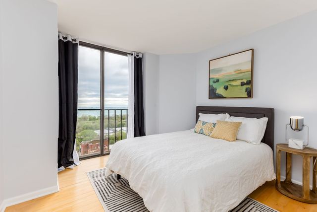 345 W Fullerton Parkway 2001, Chicago, IL 60614