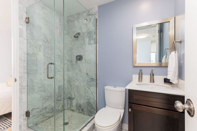 345 W Fullerton Parkway 2001, Chicago, IL 60614