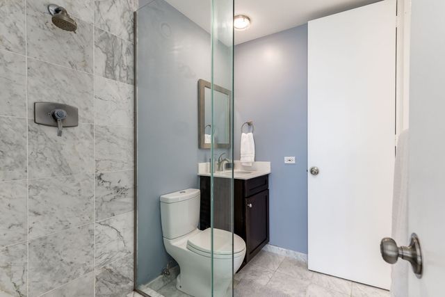 345 W Fullerton Parkway 2001, Chicago, IL 60614