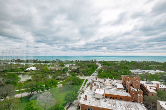 345 W Fullerton Parkway 2001, Chicago, IL 60614