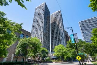 345 W Fullerton Parkway 2001, Chicago, IL 60614