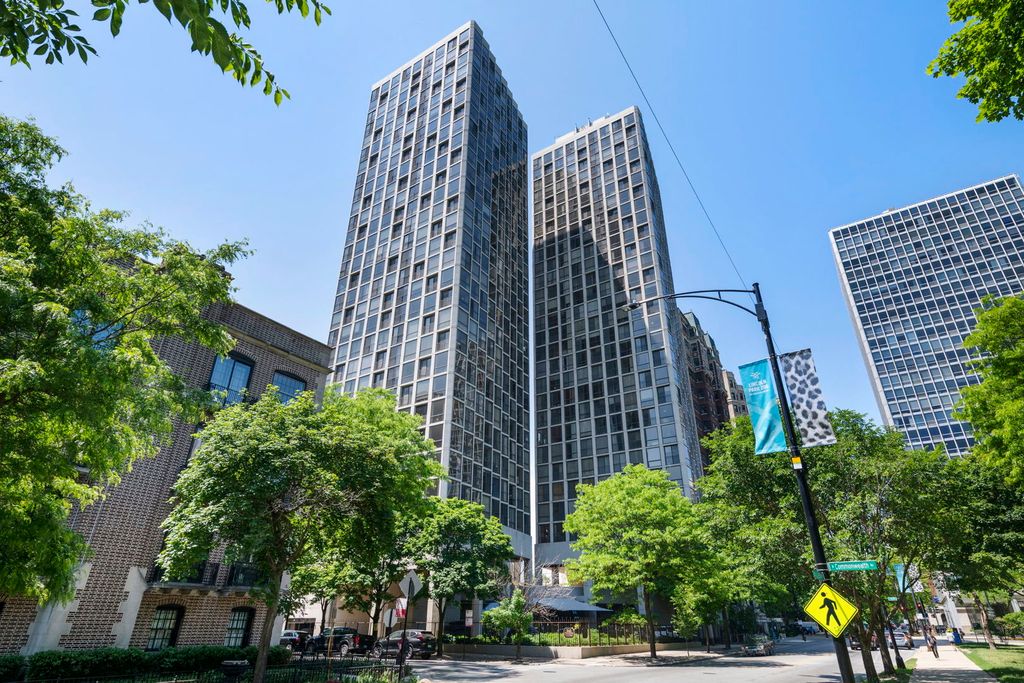 345 W Fullerton Parkway 2001, Chicago, IL 60614