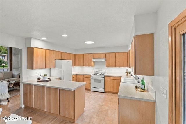 520 Oceanview Drive, Anchorage, AK 99515