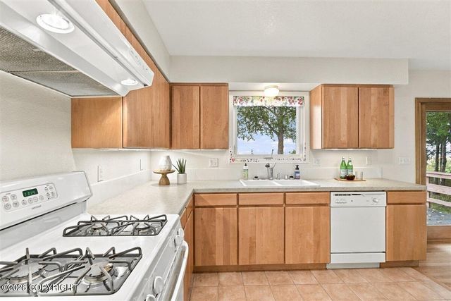 520 Oceanview Drive, Anchorage, AK 99515