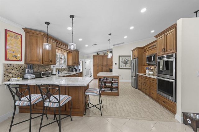 16536 Del Palacio Court, Delray Beach, FL 33484