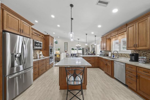 16536 Del Palacio Court, Delray Beach, FL 33484