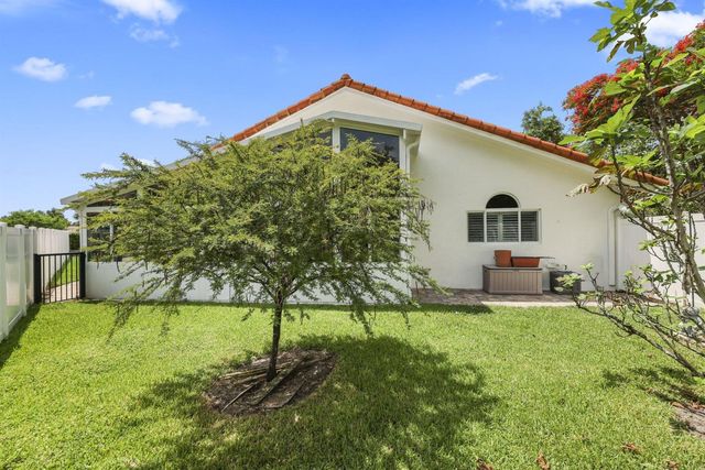16536 Del Palacio Court, Delray Beach, FL 33484