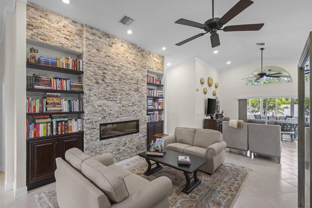 16536 Del Palacio Court, Delray Beach, FL 33484