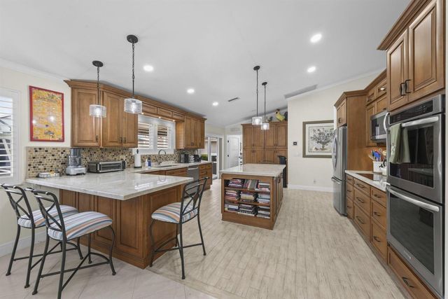 16536 Del Palacio Court, Delray Beach, FL 33484