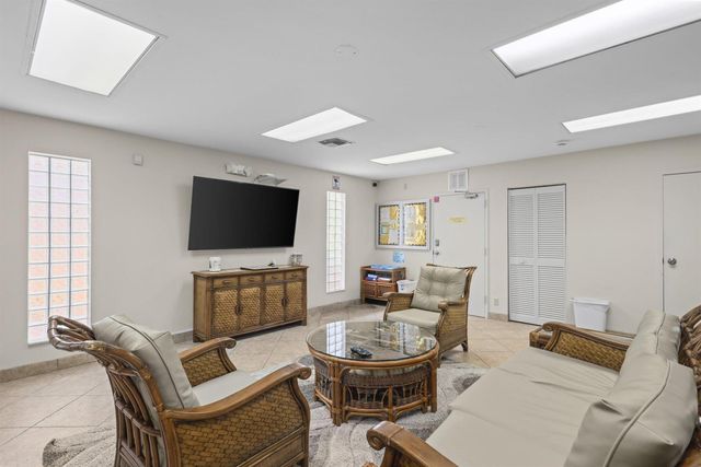 16536 Del Palacio Court, Delray Beach, FL 33484
