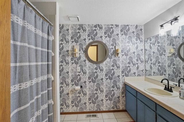 9908 N Glenwood Dr, Spokane, WA 99208