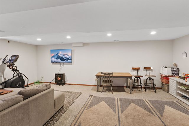 9908 N Glenwood Dr, Spokane, WA 99208