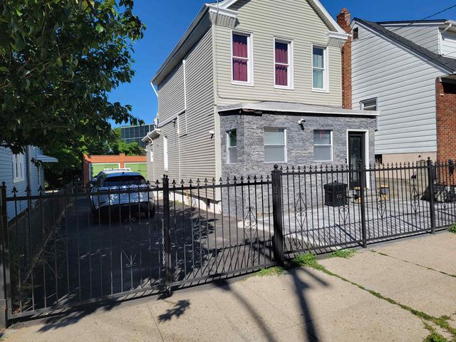 151 LINDEN AVE, Jc, Greenville, NJ 07305
