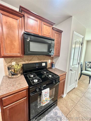 11280 S 277th East Avenue, Coweta, OK 74429