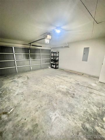 11280 S 277th East Avenue, Coweta, OK 74429