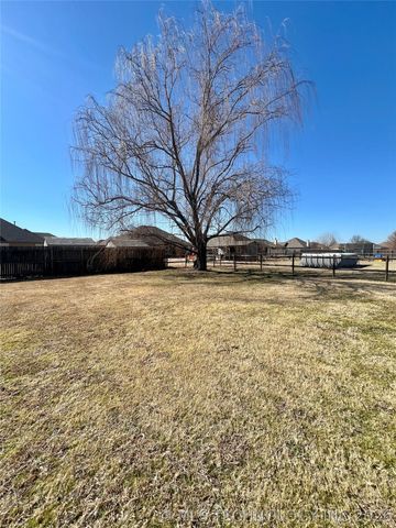 11280 S 277th East Avenue, Coweta, OK 74429