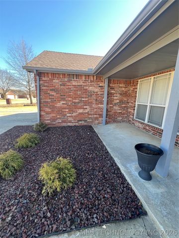 11280 S 277th East Avenue, Coweta, OK 74429