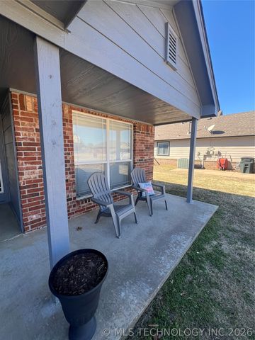 11280 S 277th East Avenue, Coweta, OK 74429