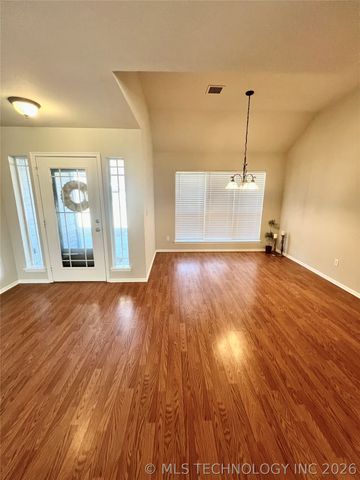 11280 S 277th East Avenue, Coweta, OK 74429