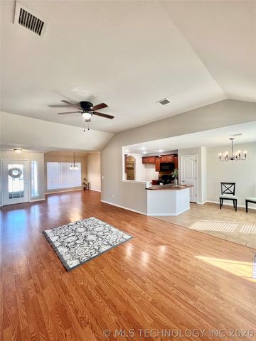 11280 S 277th East Avenue, Coweta, OK 74429