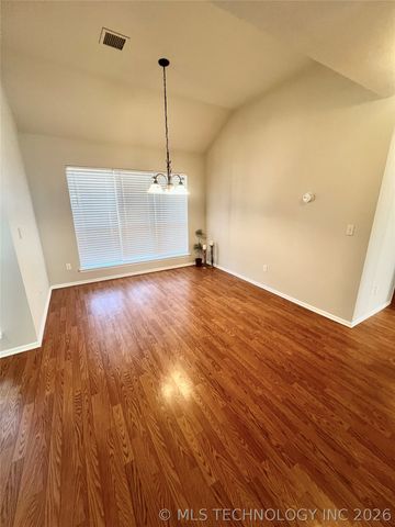 11280 S 277th East Avenue, Coweta, OK 74429