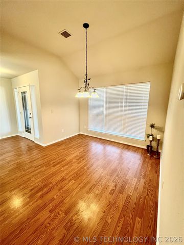 11280 S 277th East Avenue, Coweta, OK 74429