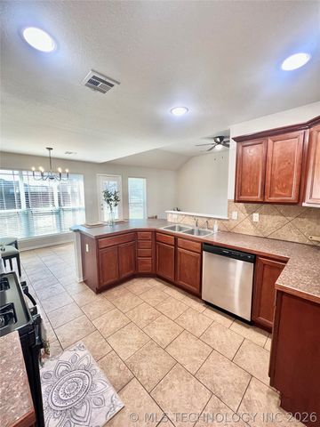 11280 S 277th East Avenue, Coweta, OK 74429