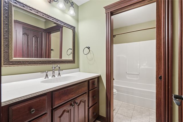 838 Augusta Court SE, Cedar Rapids, IA 52302