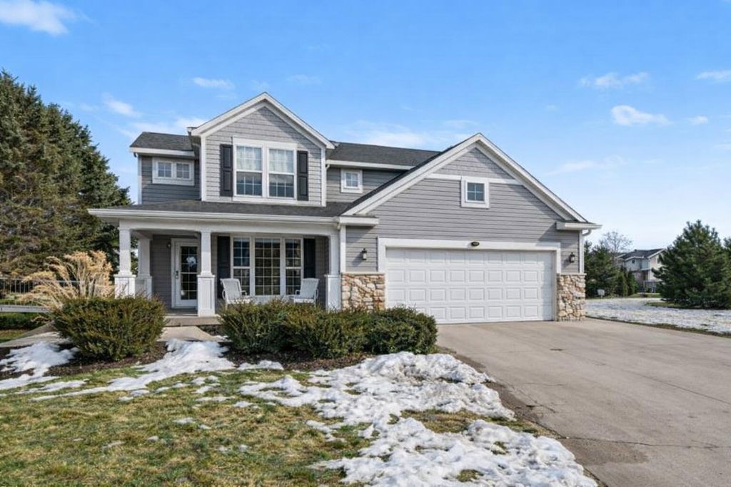 7328 Old Mission Drive NE, Rockford, MI 49341