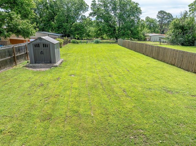 411 Dewitt Street, Collinsville, TX 76233