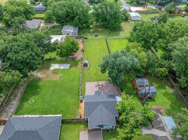 411 Dewitt Street, Collinsville, TX 76233