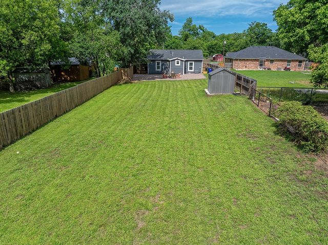 411 Dewitt Street, Collinsville, TX 76233