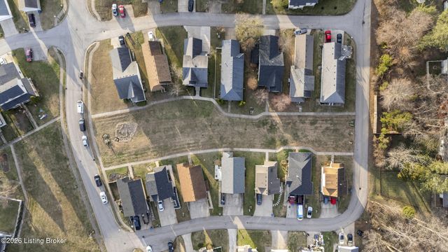 6609 Glastonburg Ln, Louisville, KY 40291