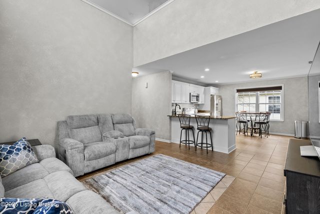 6609 Glastonburg Ln, Louisville, KY 40291