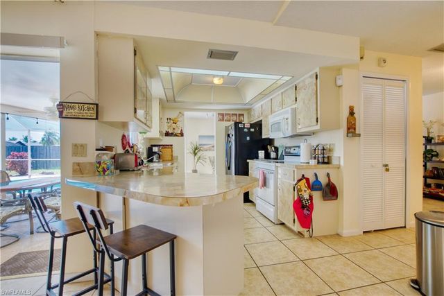 318 SE 33rd TER, Cape Coral, FL 33904