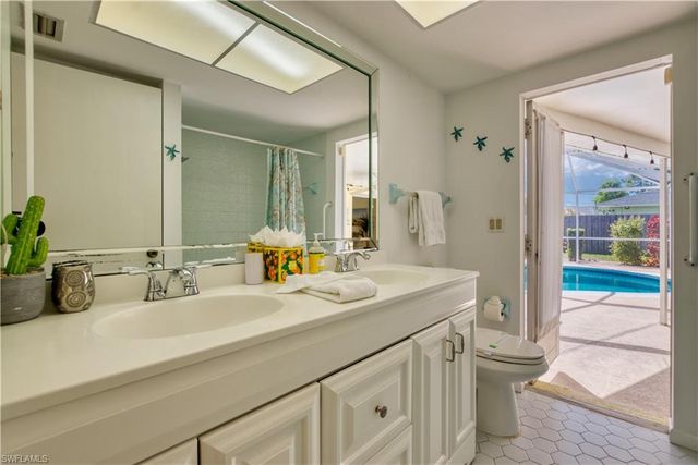 318 SE 33rd TER, Cape Coral, FL 33904