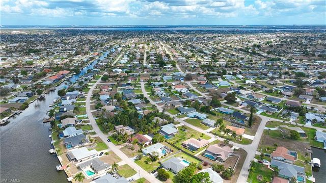 318 SE 33rd TER, Cape Coral, FL 33904