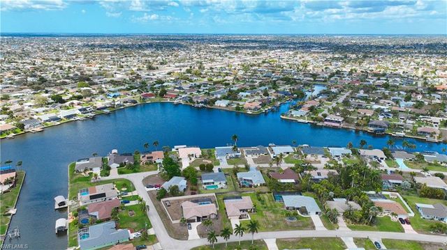 318 SE 33rd TER, Cape Coral, FL 33904